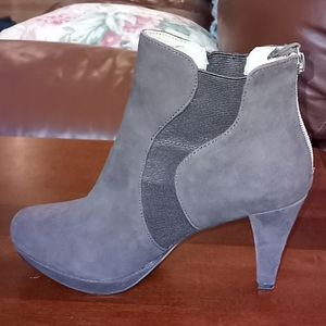 Adrienne vittadini fine leather upper size 7